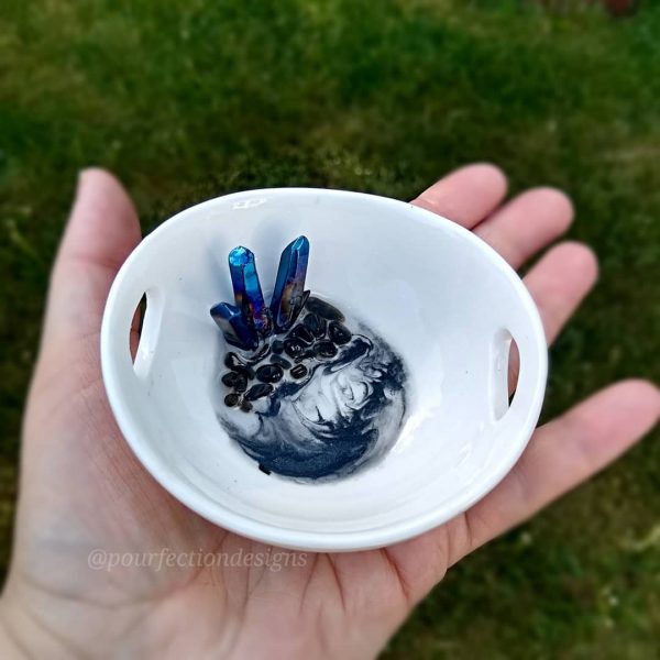 White and Black Swirl Trinket Bowl With Quartz